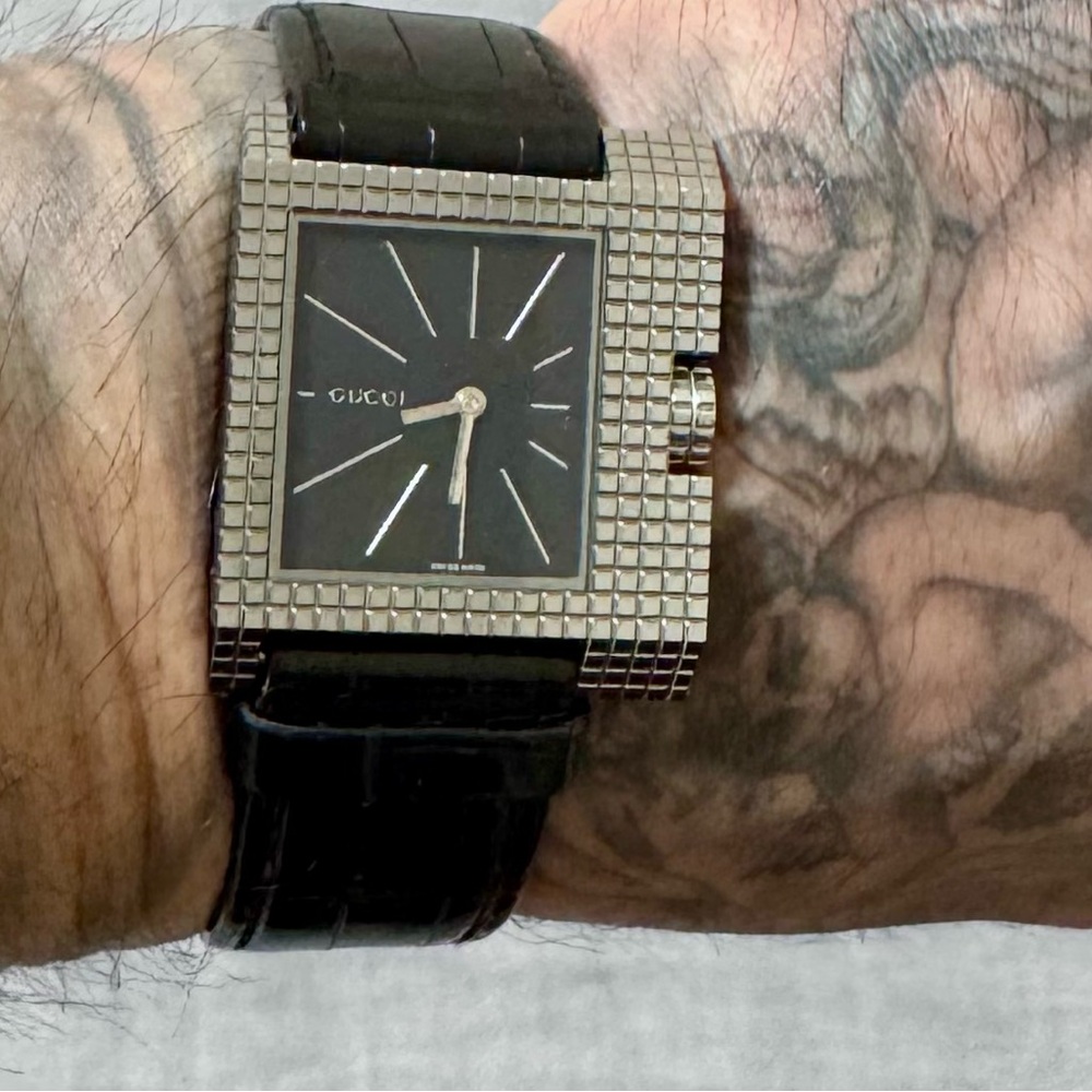Gucci Black and Silver Men's Watch